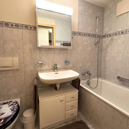 Erika Apartman *
